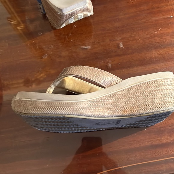 Volatile Platform Sandals - Picture 5 of 7